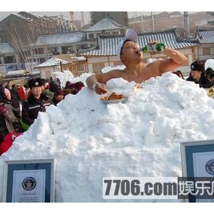 “世界冰王”金松浩零下20度吃冷面 60桶冰水洗澡