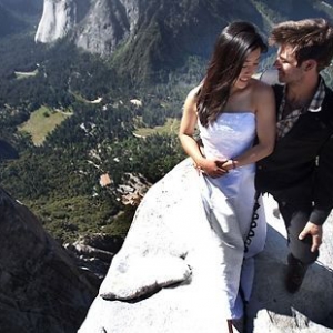 夫妻在915米高悬崖拍摄婚纱照惊呆韩国网友