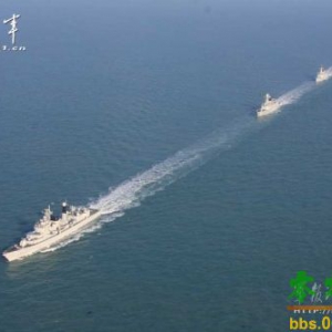 中国海军出动100余艘舰艇在黄海进行导弹实射研练